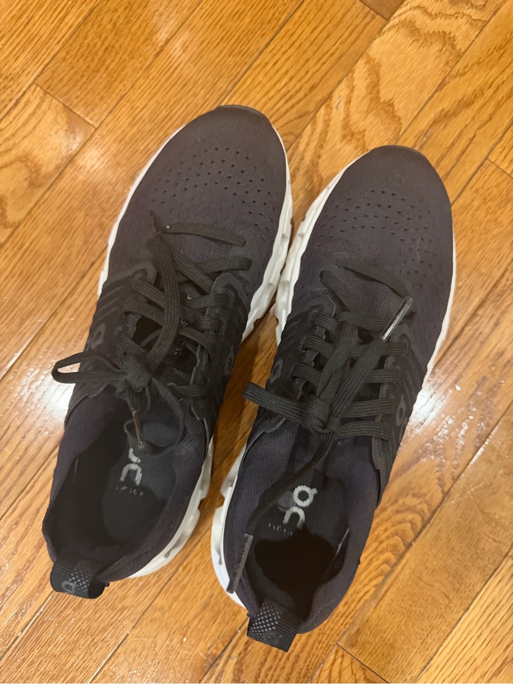 Women’s ON Cloud Swift 4 Black Running Sneakers with White Sole Size 10